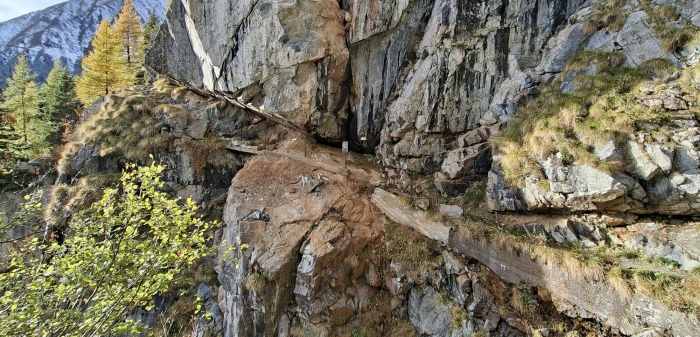 VALLE CAMONICA - Sonico: franato il sentiero al Passo del Gatto