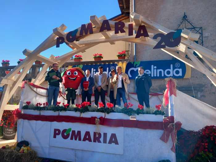 VAL DI SOLE E NON - Festa della mela: nel borgo di Casez inaugurata Pomaria