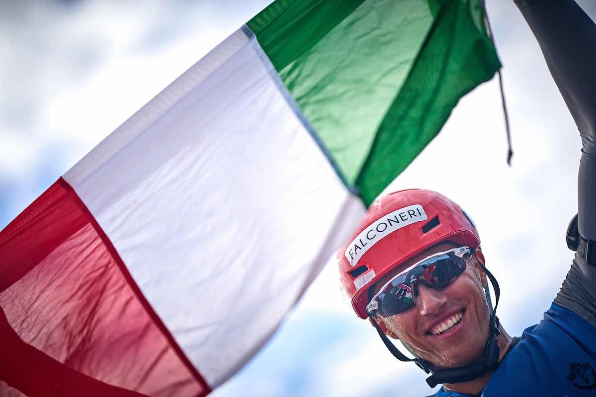 VELA - Windsurf giovanile, Leonardo Tomasini campione del mondo Under 23 iQFoil