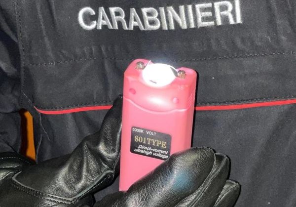 CRONACA - Iseo: studente in classe con uno storditore elettrico, denunciato