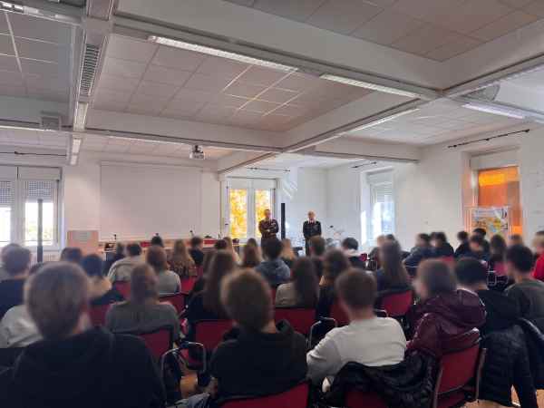 ATTUALITÀ - Trento: incontro dei carabinieri con gli studenti