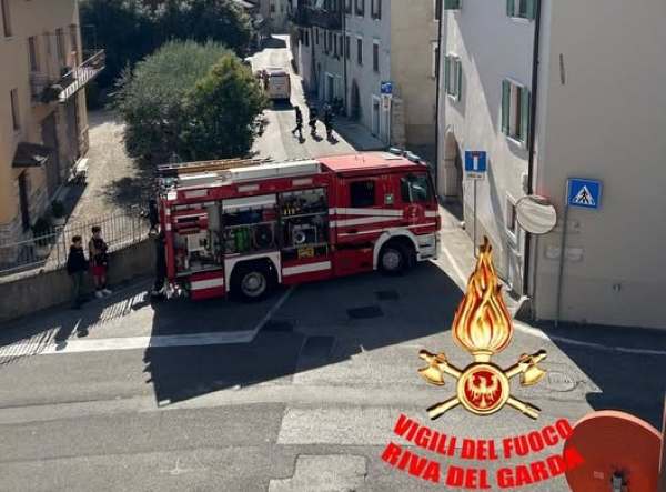 RIVA DEL GARDA - Esplosione in una palazzina di Varone, evacuati gli inquilini