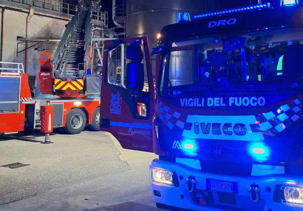 CRONACA - Pietramurata, fiamme al silos della Meccanica del Sarca